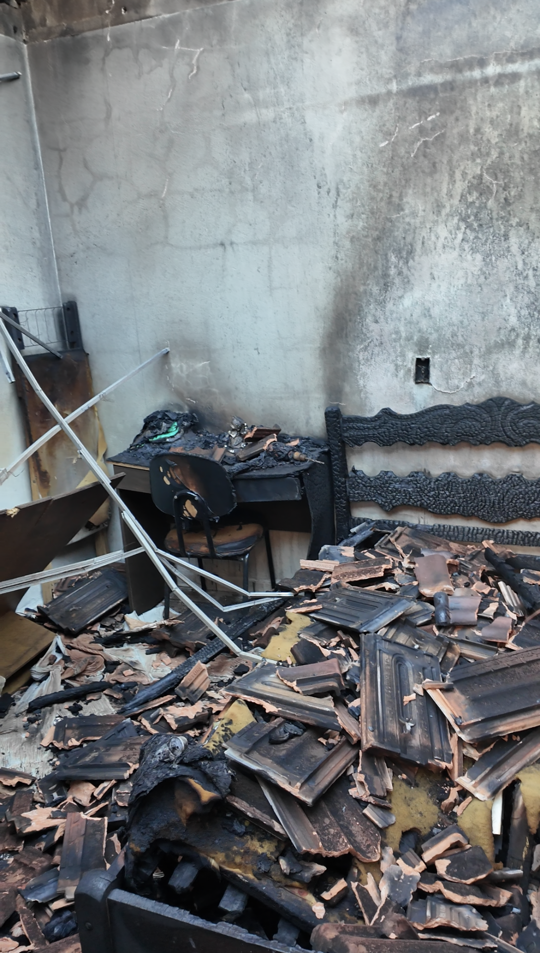 Foto 2 - Agressor ateia fogo na casa da esposa e filha pequena em Iturama