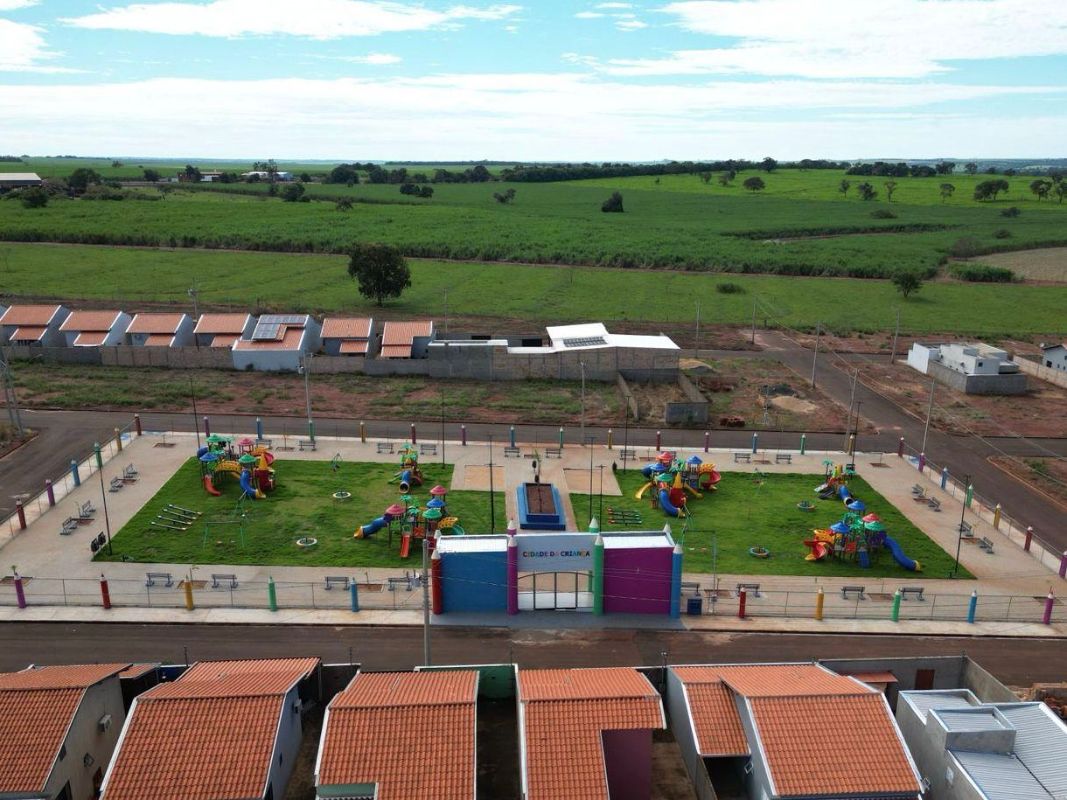 Foto 2 - Crianças de São Francisco de Sales ganham grande espaço dedicado ao lazer