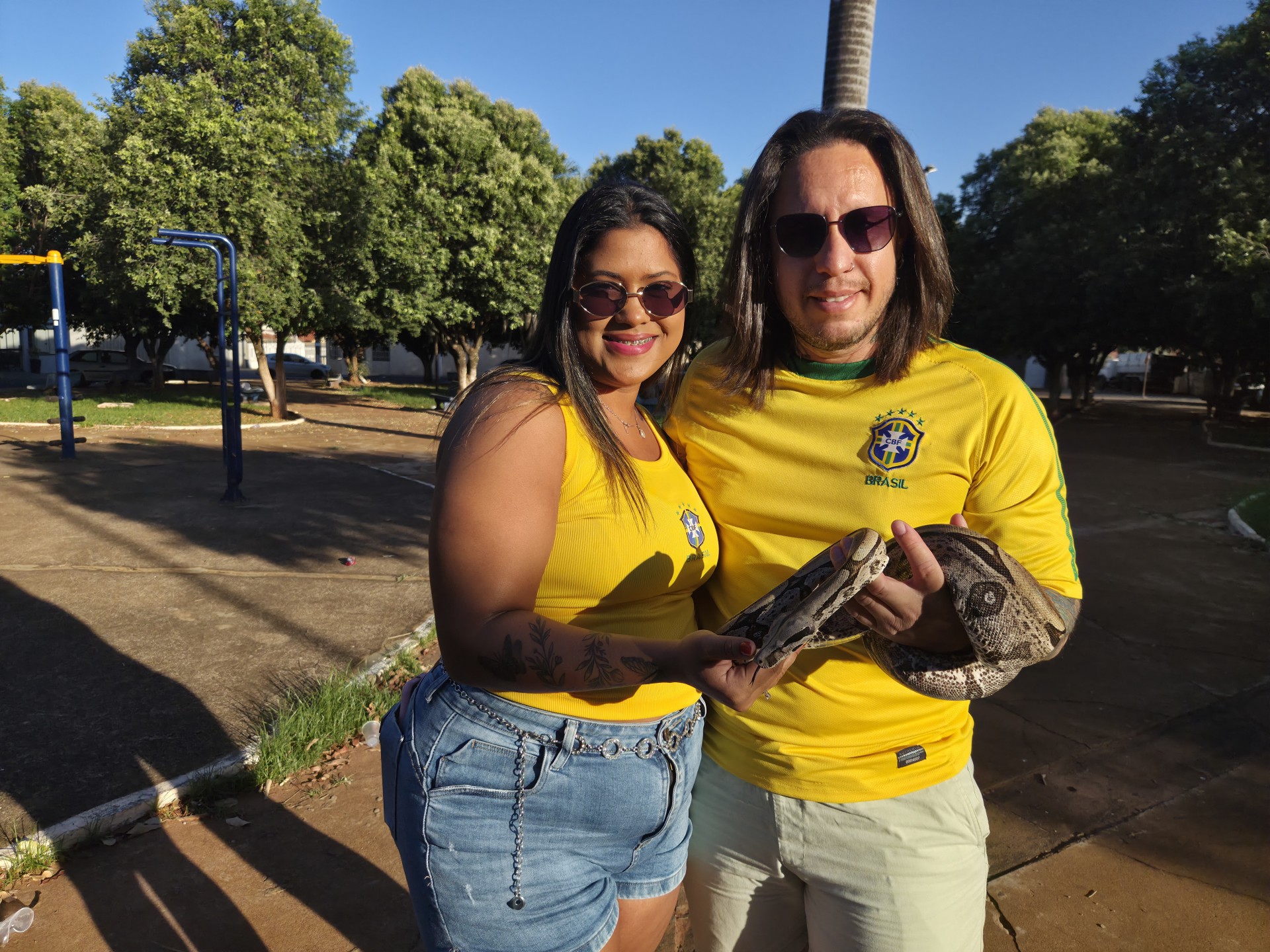 Foto 8 - Quem é o rapaz que anda por Iturama com uma jiboia de estimação?