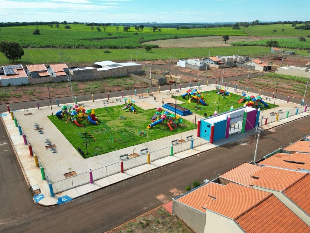 Foto 1 - Crianças de São Francisco de Sales ganham grande espaço dedicado ao lazer