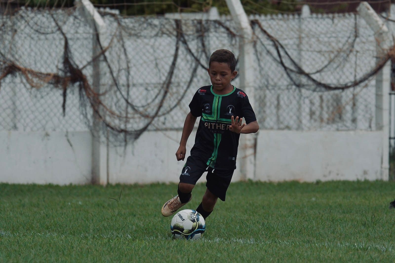 Foto 3 - Menino de Iturama é convocado para torneio internacional de futebol na Argentina