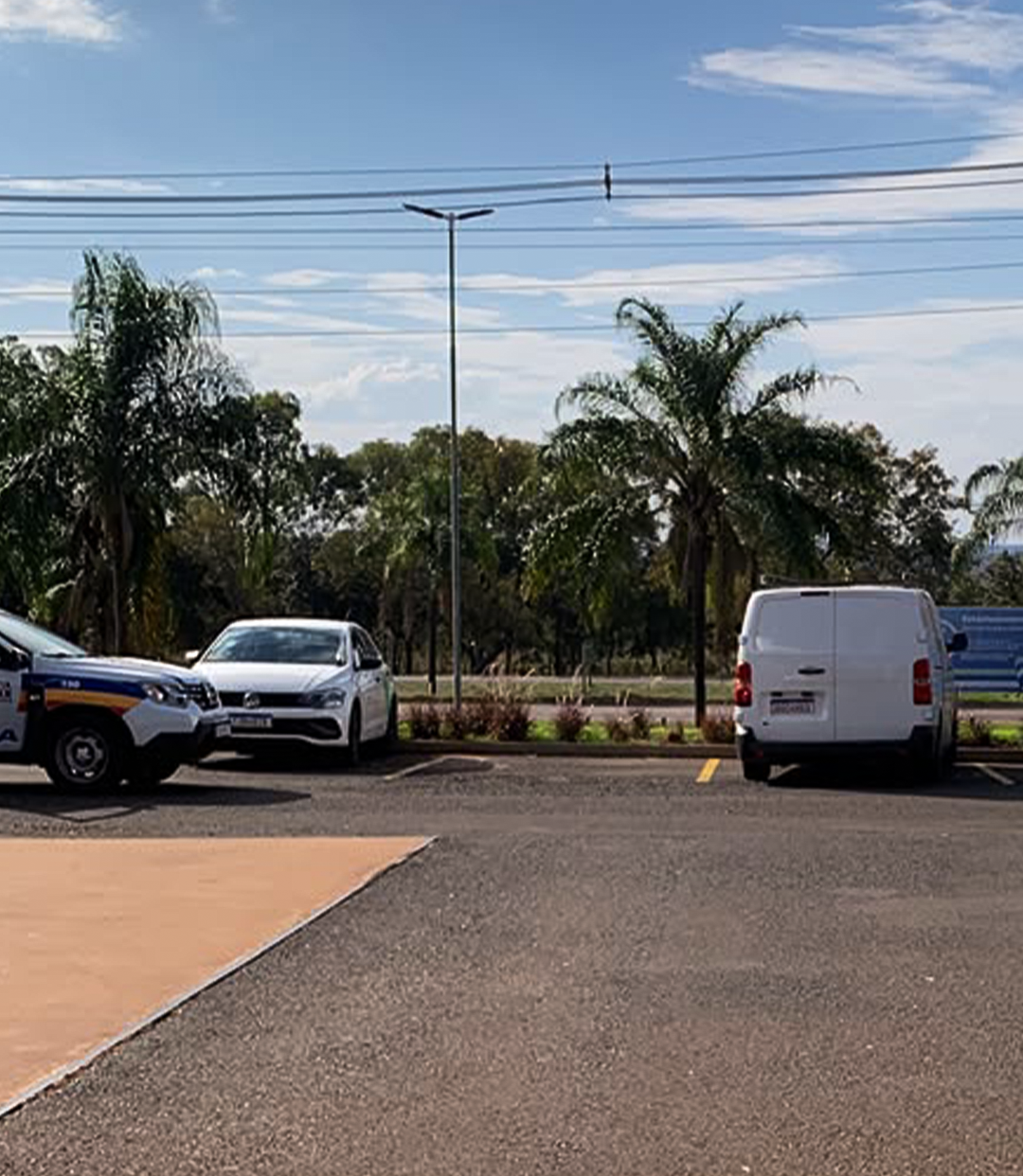 Motorista é encontrado morto dentro de van em posto na zona rural de Campina Verde