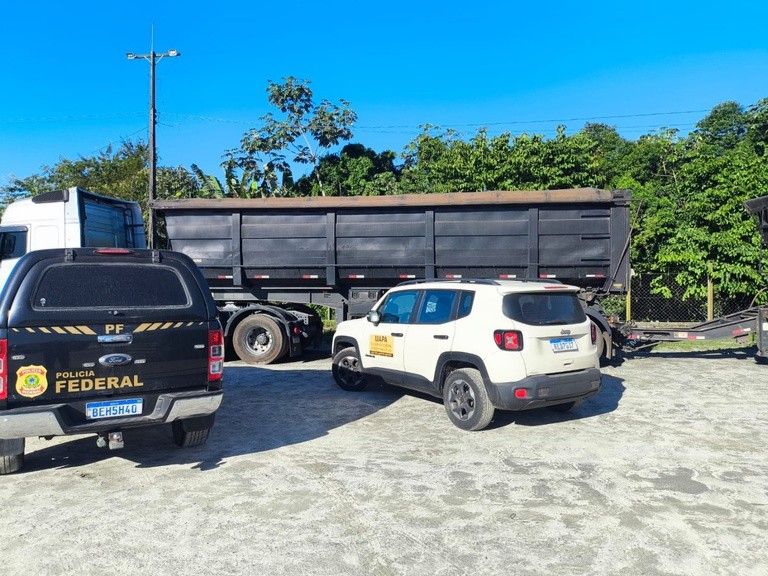 Foto 2 - Mapa e Polícia Federal apreendem 48 toneladas de açúcar com suspeita de adulteração no Porto de Paranaguá (PR)